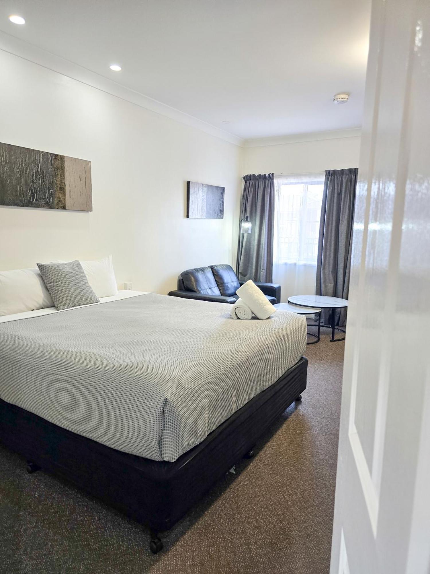 Ascot Lodge Motor Inn Kingaroy Exterior photo